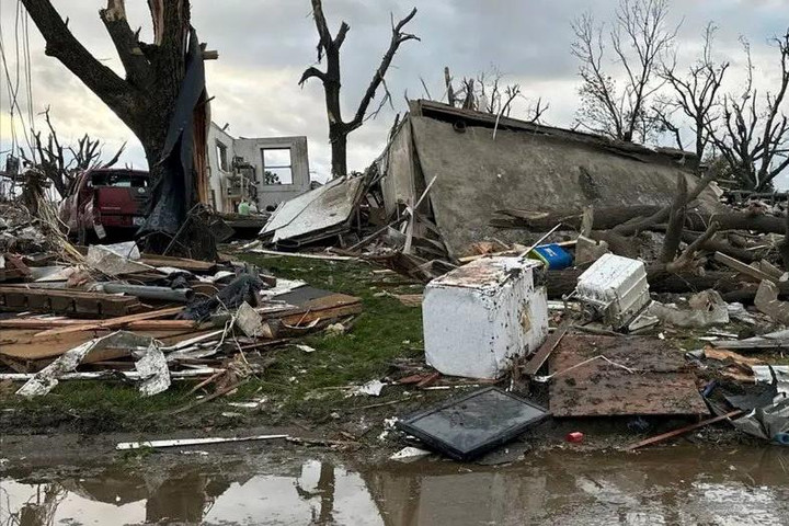 Lốc xoáy tàn phá bang Iowa của Mỹ