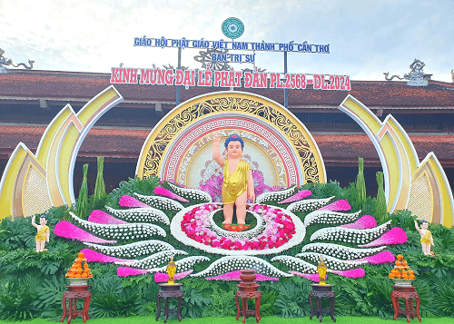 Trang trọng Đại lễ Phật đản tại Thiền viện Trúc Lâm Phương Nam