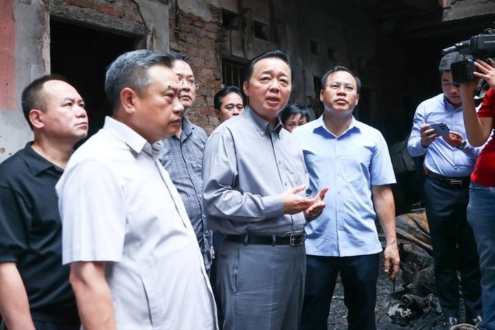 Phó Thủ tướng tới hiện trường, chỉ đạo khắc phục hậu quả vụ cháy làm 14 người tử vong