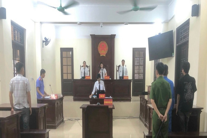 Rủ bạn đi đánh người vì mâu thuẫn tình cảm