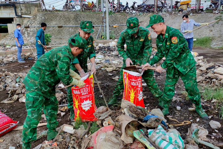 Bộ đội Biên phòng Sóc Trăng ra quân thực hiện “Ngày Chủ nhật xanh toàn quốc lần thứ 2 năm 2024”