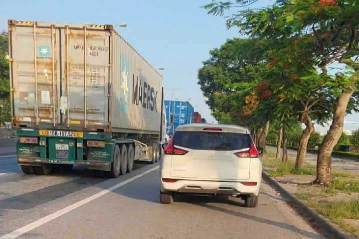 Ô tô mắc lỗi đi xe sai làn đường sẽ bị xử phạt như thế nào?
