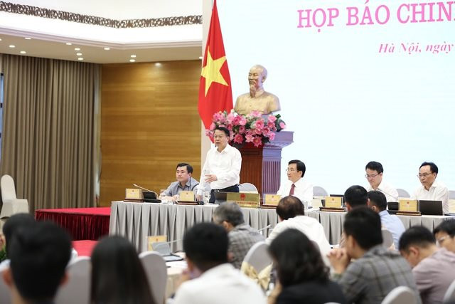 Hai Bộ cùng trả lời về chữ ký khô dùng tại Đại học Kinh doanh và Công nghệ