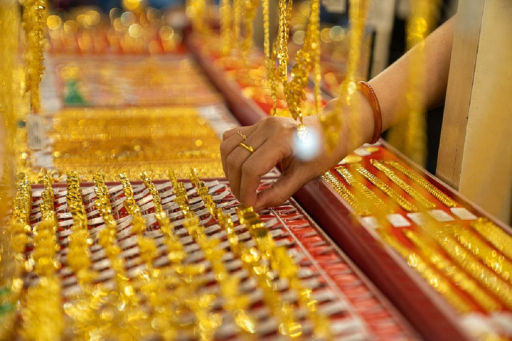 Giá vàng hôm nay 6/6: SJC chỉ còn đắt hơn thế giới 4 triệu đồng