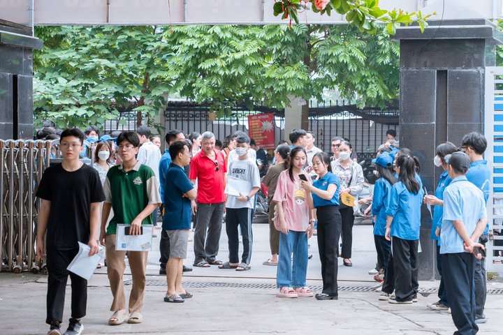 Thi tốt nghiệp THPT 2024: Sáng nay, thí sinh làm bài thi tổ hợp