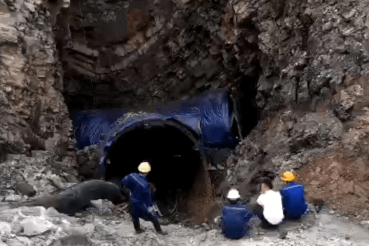 Tìm kiếm một công nhân ở Quảng Ninh nghi bị rơi xuống 'hố tử thần' hơn 3 ngày