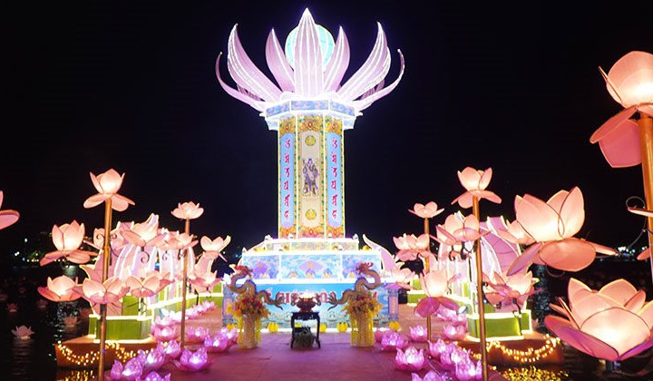 Rực rỡ đêm hội Hoa đăng tại Festival Huế 2024