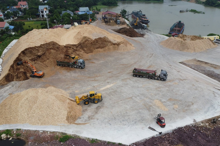 Phổ Yên (Thái Nguyên): Cơ sở chế biến gỗ hoạt động trái phép gây ô nhiễm môi trường