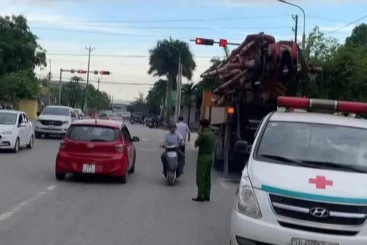 3 ông cháu thương vong sau va chạm với xe bơm bê tông