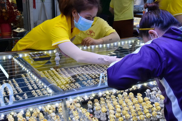 Giá vàng hôm nay 13/6: Giao dịch mua khiêm tốn