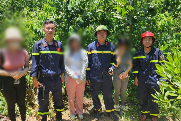 Kịp thời cứu hộ 3 du khách mắc kẹt tại núi Hòn Vượn