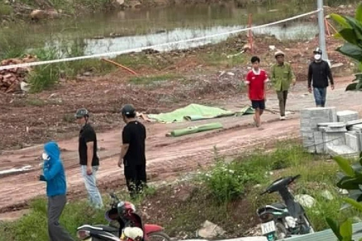 Bố mẹ đi làm về phát hiện hai con mất tích