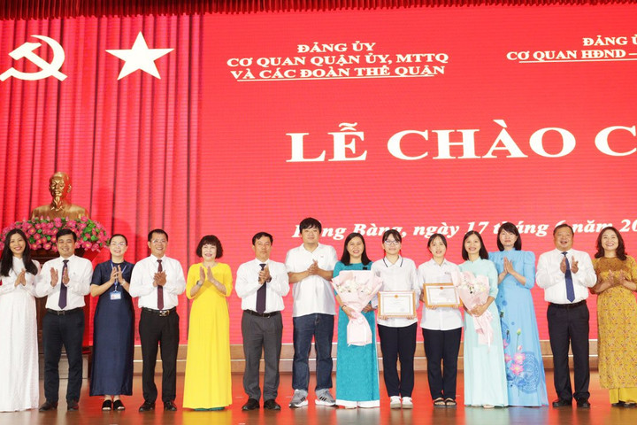 Quận Hồng Bàng khen thưởng Thủ khoa, Á khoa kỳ thi vào lớp 10 THPT