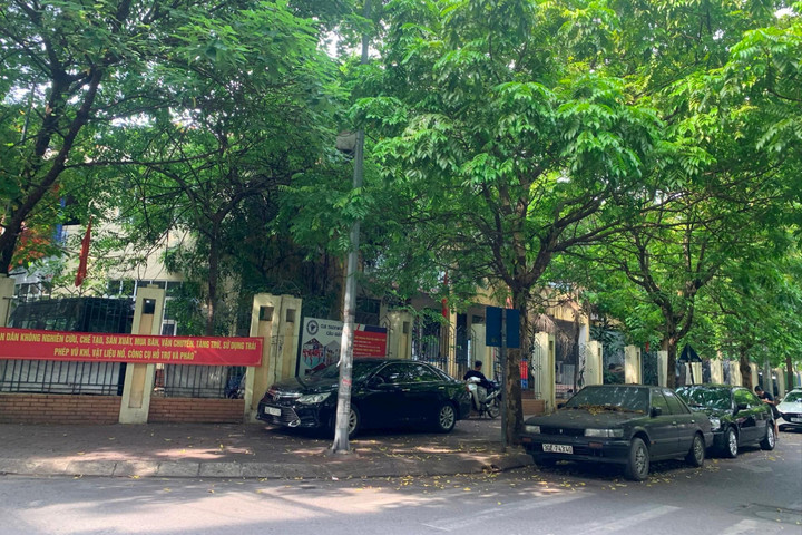 Cầu Giấy (Hà Nội): Lấn chiếm lòng đường, vỉa hè trên phố Chùa Hà