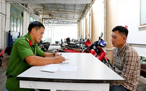 Tạm giữ hình sự đối tượng tàng trữ trái phép ma túy