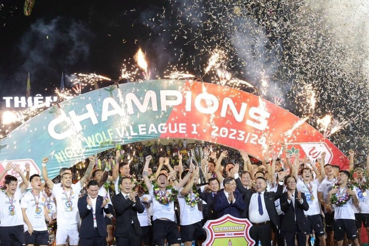 Thắng Khánh Hòa 5-1 , Nam Định lần đầu vô địch V-League