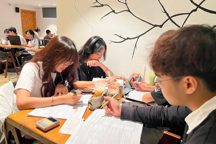 Sĩ tử chọn quán cà phê ôn luyện cho kỳ thi tốt nghiệp THPT