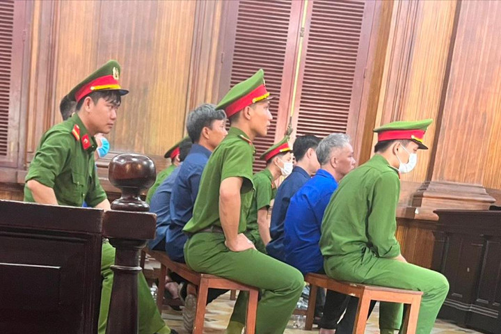Xét xử đường dây cá độ bóng đá trên mạng