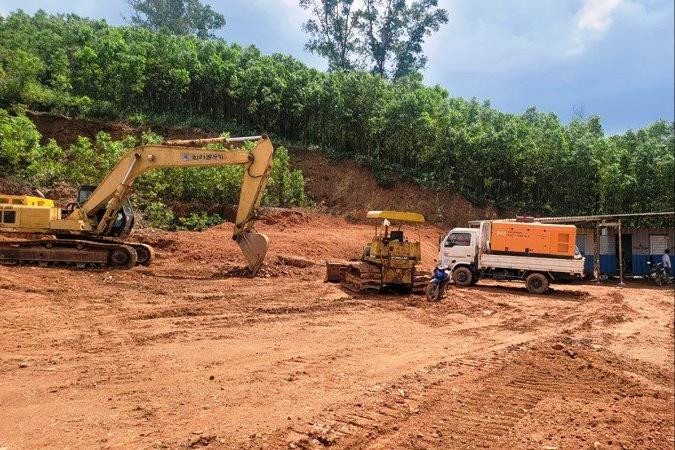Chủ mỏ đất bị xử phạt gần 250 triệu do hàng loạt vi phạm