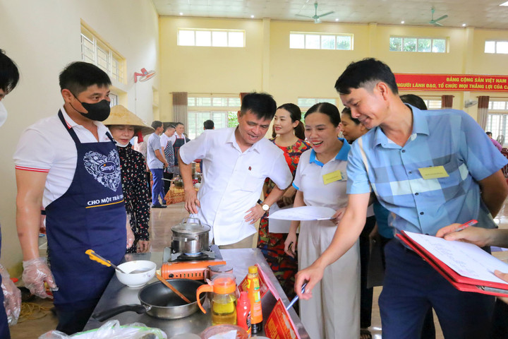 Bữa cơm sum vầy- sợi dây kết nối yêu thương