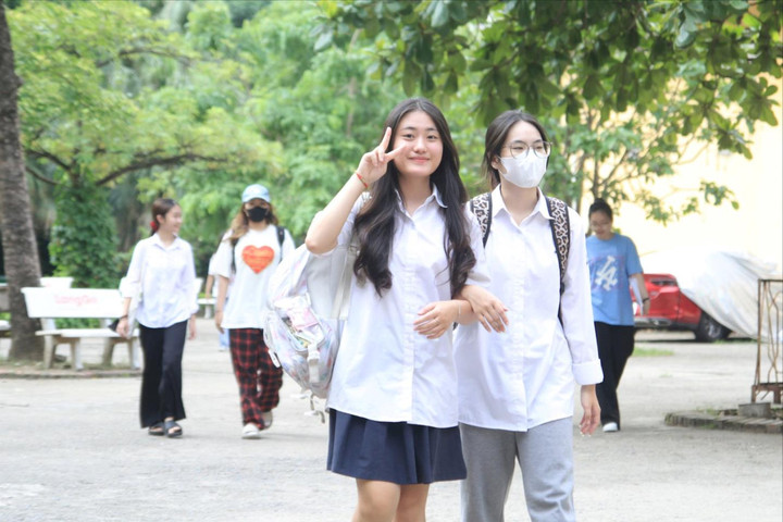 Thí sinh rạng rỡ kết thúc môn thi cuối cùng Kỳ thi tốt nghiệp THPT 2024