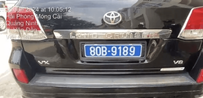 Phát hiện tài xế lắp biển xanh giả lưu thông trên đường