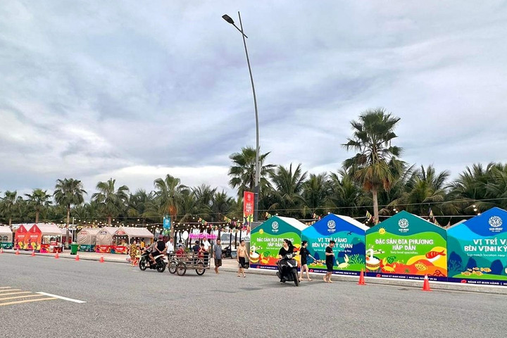 Tuyến phố theo mô hình chợ đêm lần đầu xuất hiện tại Hạ Long