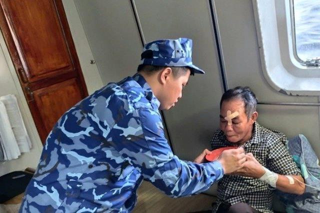 Tàu CSB 2014 cấp cứu kịp thời ngư dân gặp nạn