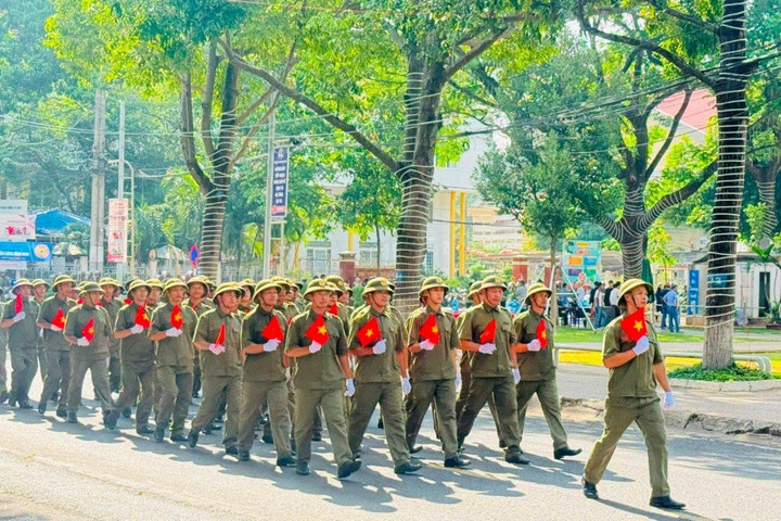 Ra mắt lực lượng tham gia bảo vệ an ninh trật tự ở cơ sở tại Đắk Lắk