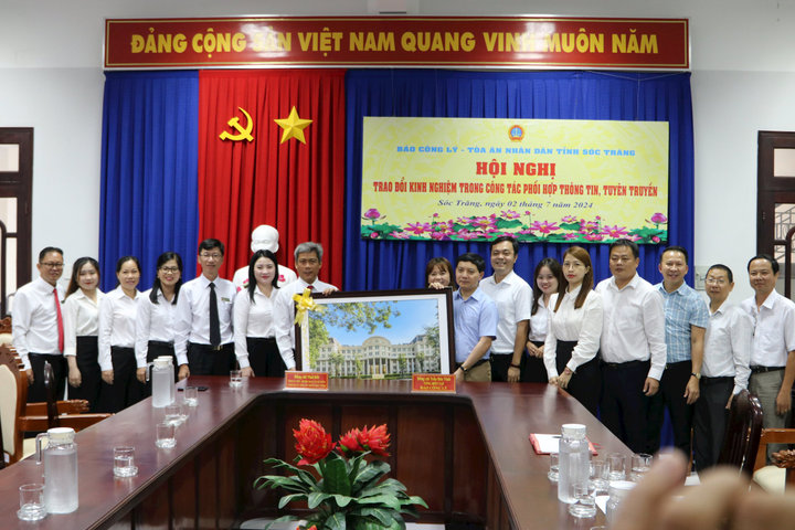 Hội nghị trao đổi kinh nghiệm công tác thông tin tuyên truyền giữa Báo Công lý và TAND hai cấp tỉnh Sóc Trăng
