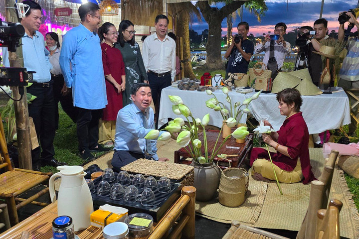 Ngày hội Sen Huế với chủ đề “Về miền Sen ngự”