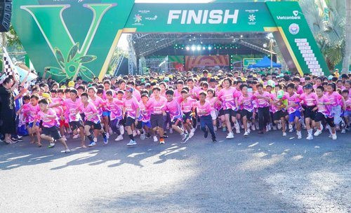 Khởi tranh Giải Marathon Quốc tế Vietcombank Mekhong Delta Hậu Giang 2024