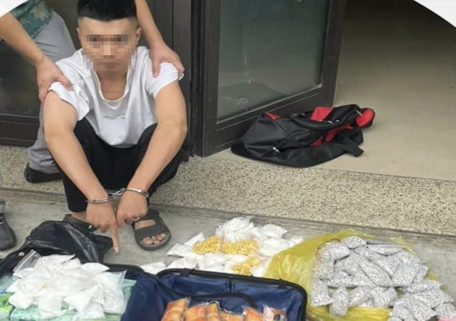 Ngụy trang hơn 18kg ma túy tổng hợp trong các túi bột rau má
