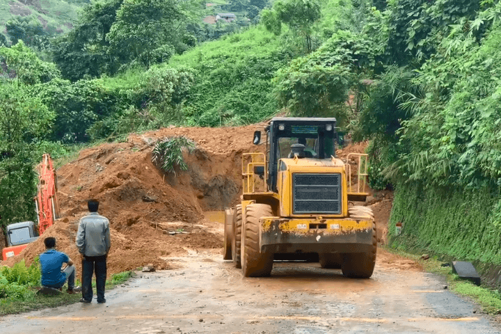 Phân luồng giao thông sau vụ sạt lở tại Hà Giang