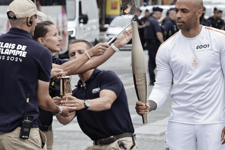 Cuộc rước đuốc Olympic diễn ra tại Paris