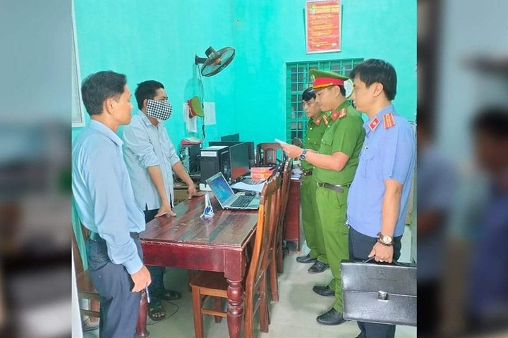 Lập hồ sơ cấp sổ đỏ trái quy định, gây thiệt hại hàng tỉ đồng