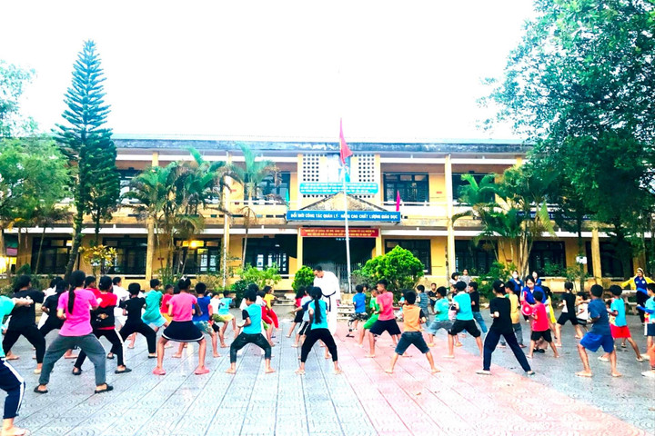 'Lớp võ không đồng' cho trẻ em vùng biên giới