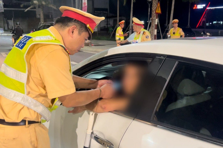 Đồng loạt triển khai kiểm tra nồng độ cồn trên diện rộng