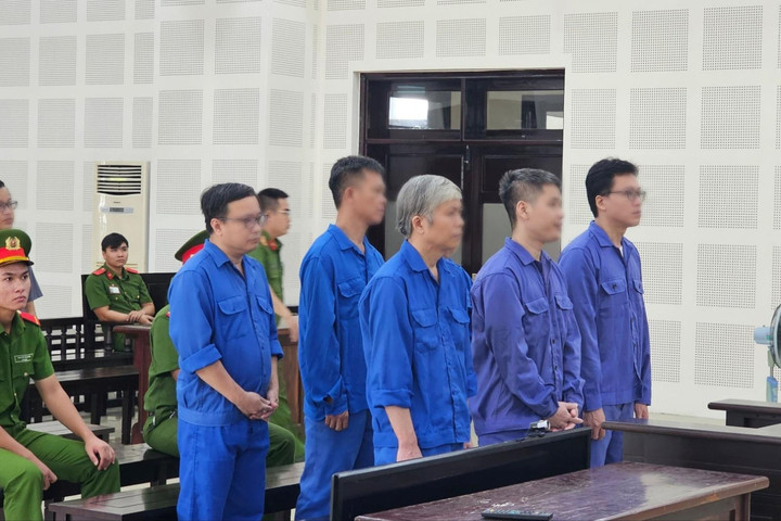 Vụ đưa, nhận hối lộ: Cựu Chủ tịch quận Cẩm Lệ khai chỉ “nhận quà bình thường”