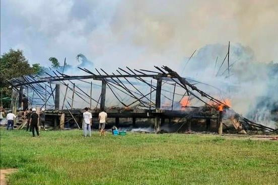 “Bà hỏa” thiêu rụi nhà rông ở Gia Lai