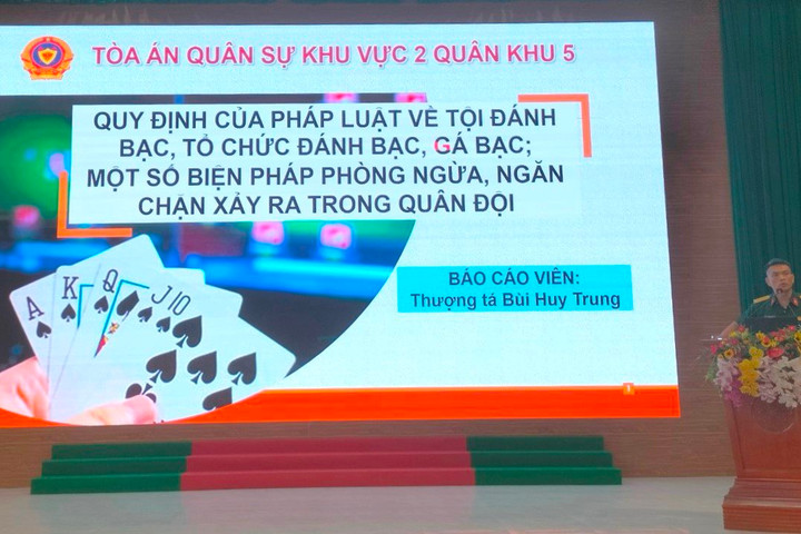 Tòa án quân sự KV2 (Quân khu 5) tuyên truyền pháp luật đến học viên quân đội
