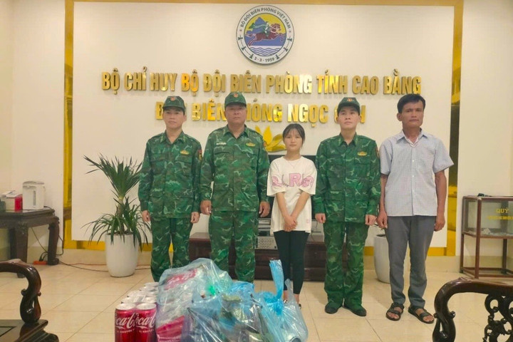 Chiến sĩ Biên phòng dũng cảm cứu người bị nước lũ cuốn trôi