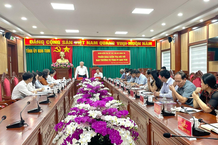 Đoàn kiểm tra số 1351 của Bộ Chính trị làm việc với BTV Tỉnh ủy Kon Tum