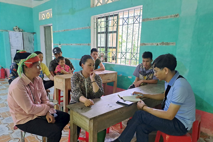 'Độc quyền' mua bán lá giang, người dân bức xúc