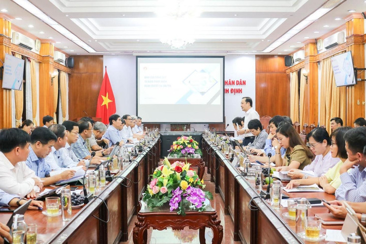 Thứ trưởng Bộ Thông tin và Truyền thông Phạm Đức Long làm việc tại Bình Định