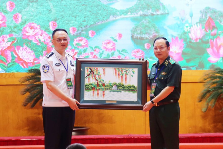 Tọa đàm, giao lưu văn nghệ sĩ quan trẻ BĐBP Việt Nam và cán bộ trẻ quản lý di dân Quốc gia Trung Quốc