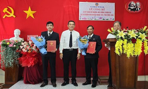 Công bố quyết định bổ nhiệm, điều động Chánh án TAND huyện Mang Thít