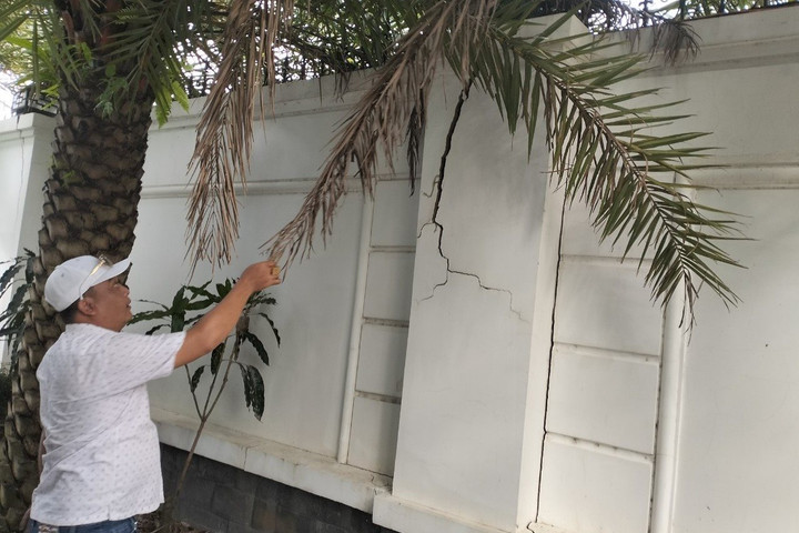 Bạc Liêu: Bãi tập kết vật liệu xây dựng bị phản ánh gây ô nhiễm, nứt nhà dân?