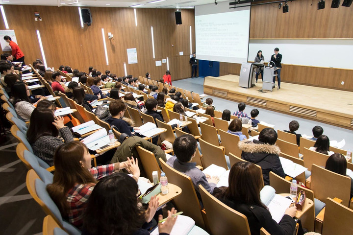 8 tiêu chuẩn đánh giá chất lượng chương trình đào tạo đại học