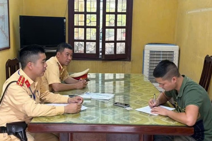 Xử phạt ôtô vượt đèn đỏ thông qua video trên mạng xã hội